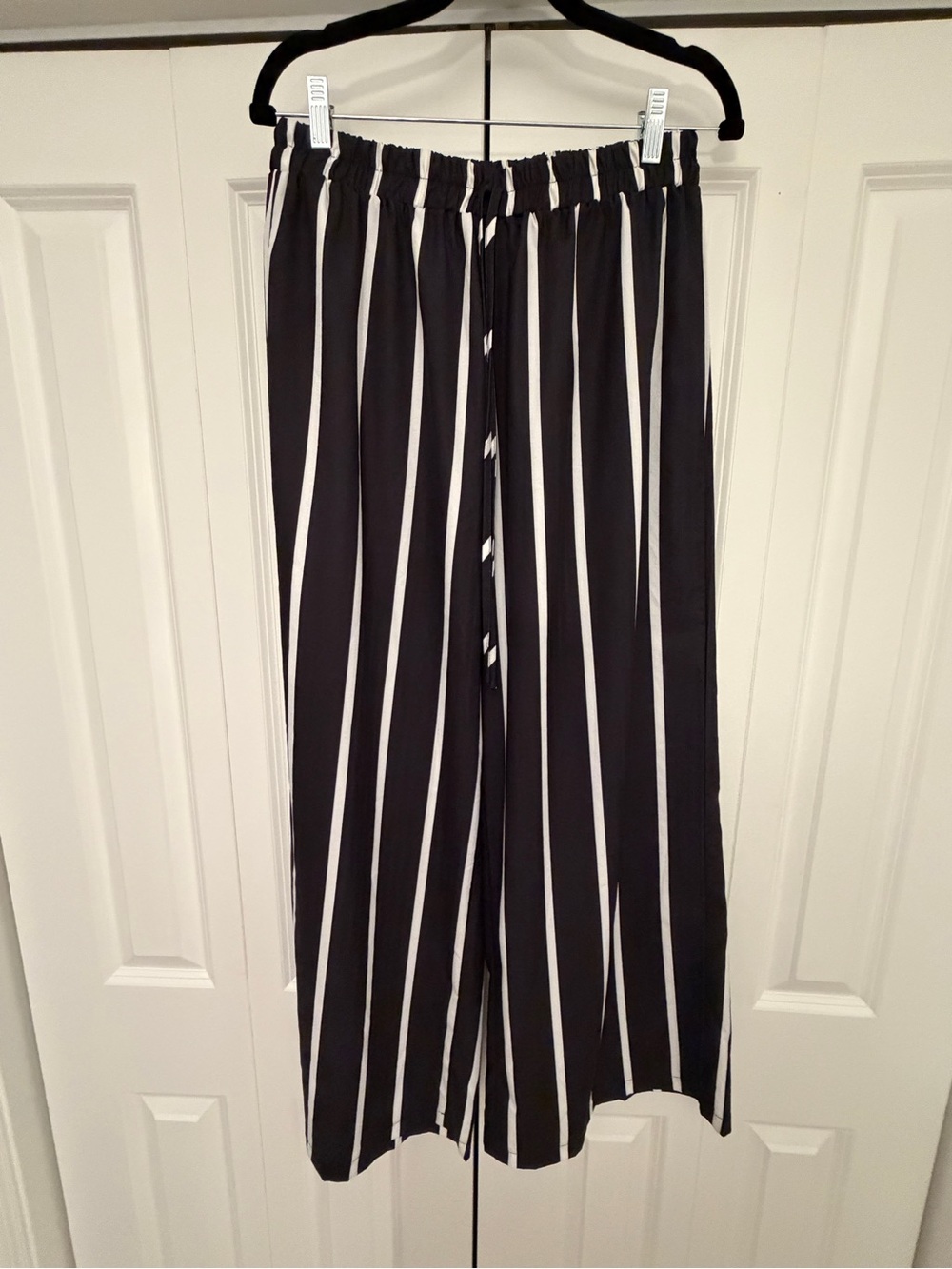 SHEIN Curve 1XL Black White Striped Wide Leg Pants NWOT